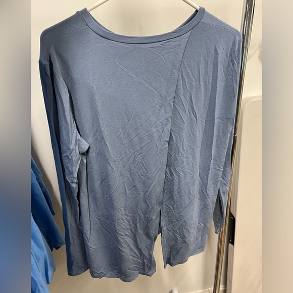 Summersalt Long Sleeve Tshirt size medium blue with fun back - Picture 3 of 4